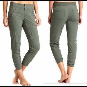 Athleta Trekkie Jogger in jasper green, size 4